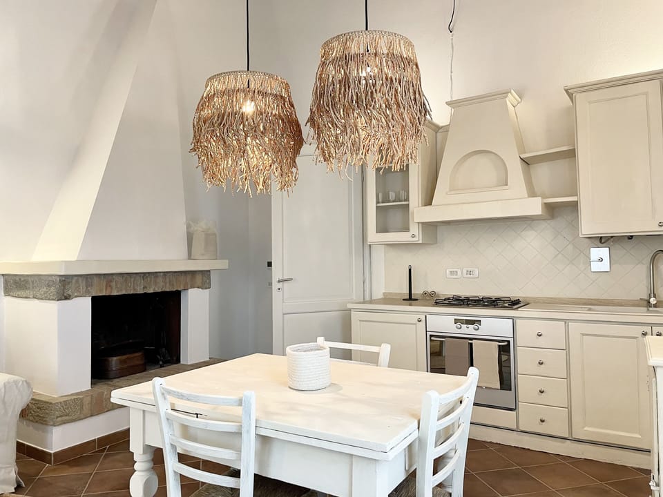 Luxury Apartment, 2 Queen Beds | Private kitchen