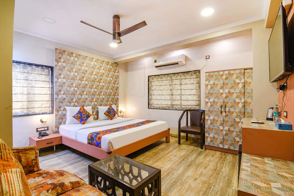 Egyptian cotton sheets, premium bedding, in-room safe, free WiFi