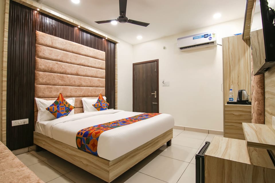 Egyptian cotton sheets, premium bedding, in-room safe, soundproofing