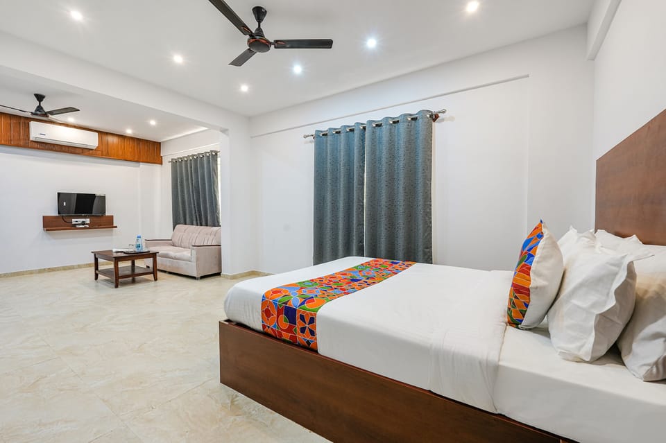 Egyptian cotton sheets, premium bedding, in-room safe, free WiFi