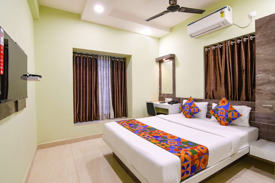 Egyptian cotton sheets, premium bedding, in-room safe, free WiFi