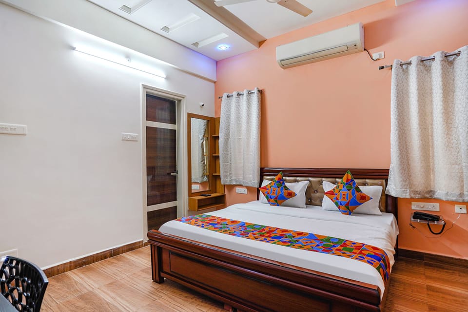 Egyptian cotton sheets, premium bedding, in-room safe, free WiFi