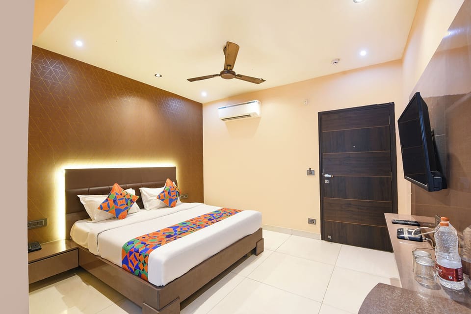 Deluxe Room | Egyptian cotton sheets, premium bedding, in-room safe, free WiFi