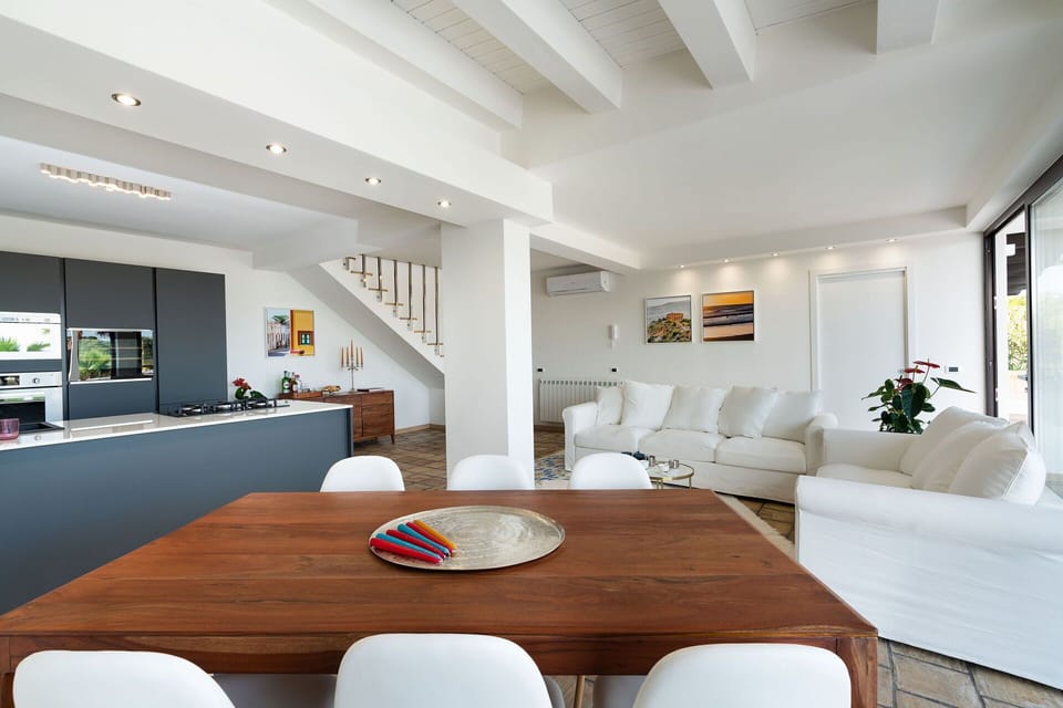 Autumn, Dining Room, Kitchen, Living Room, Spring, Summer