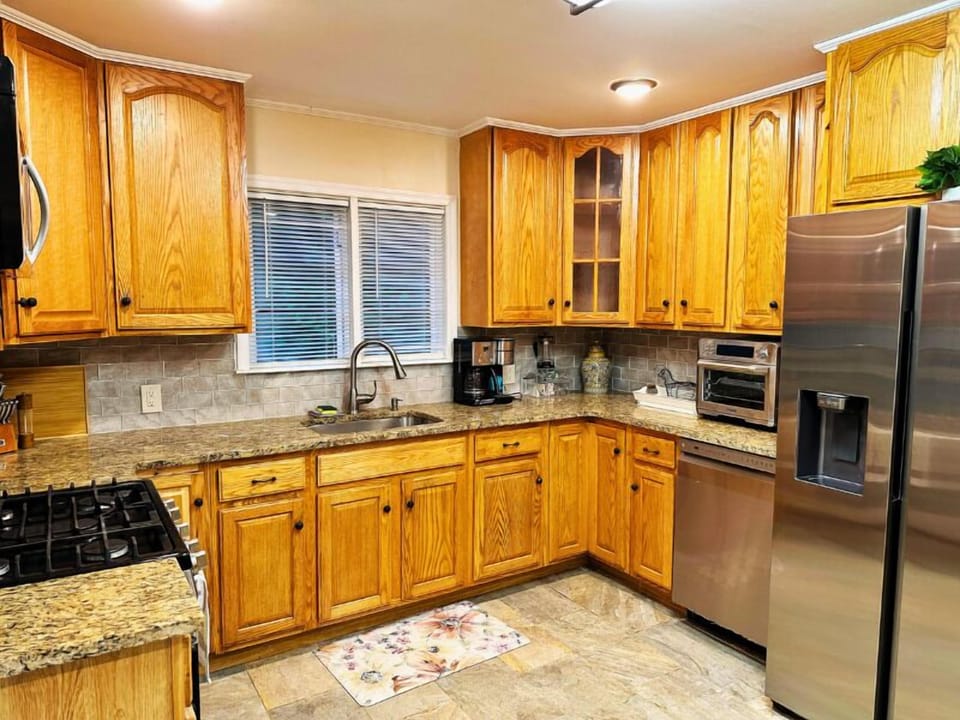 Kitchen Area (2)