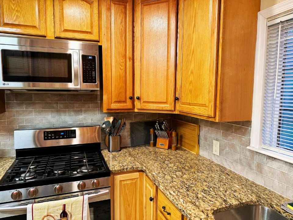 Kitchen Area (1)