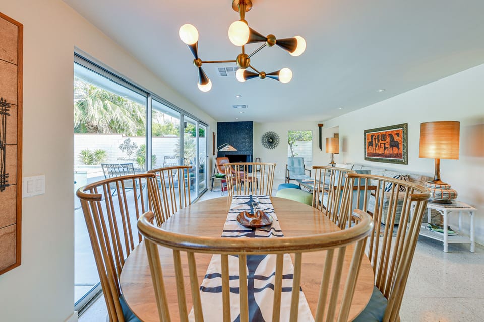 Dining Area | Dishware/Flatware Provided