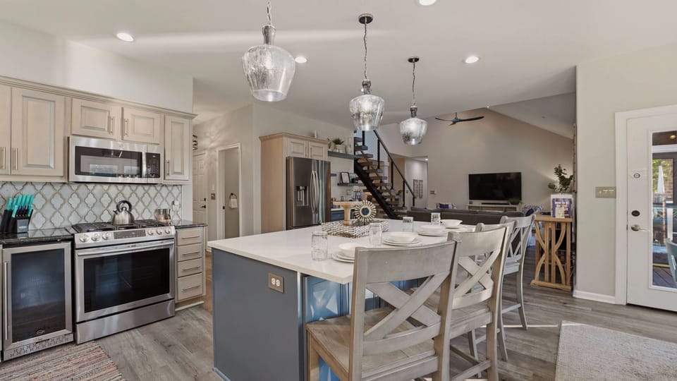 House (6 Bedrooms) | Interior