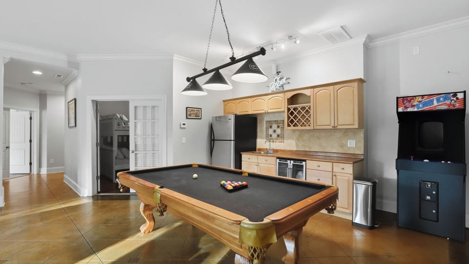 House (6 Bedrooms) | Interior
