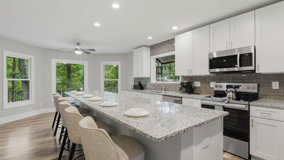 House (5 Bedrooms) | Interior