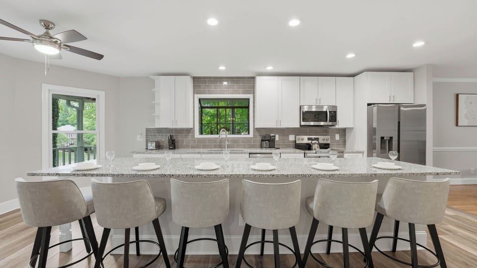 House (5 Bedrooms) | Interior