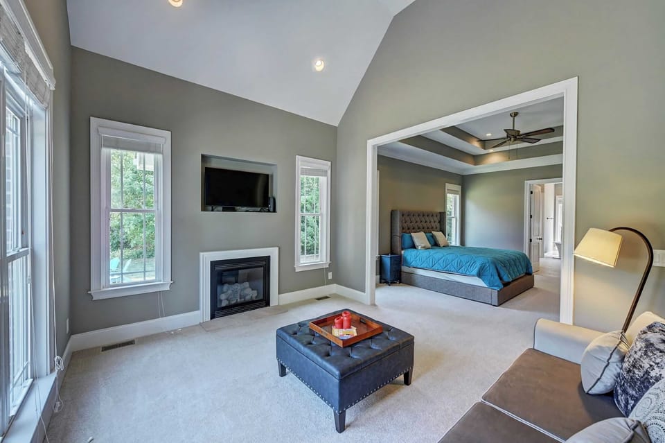 Dock Holiday by Avantstay Custom Home + New Dock Cottage in Huntersville