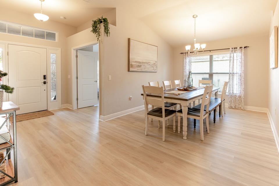 A big dining area for all your guests and a  bench for the little one 