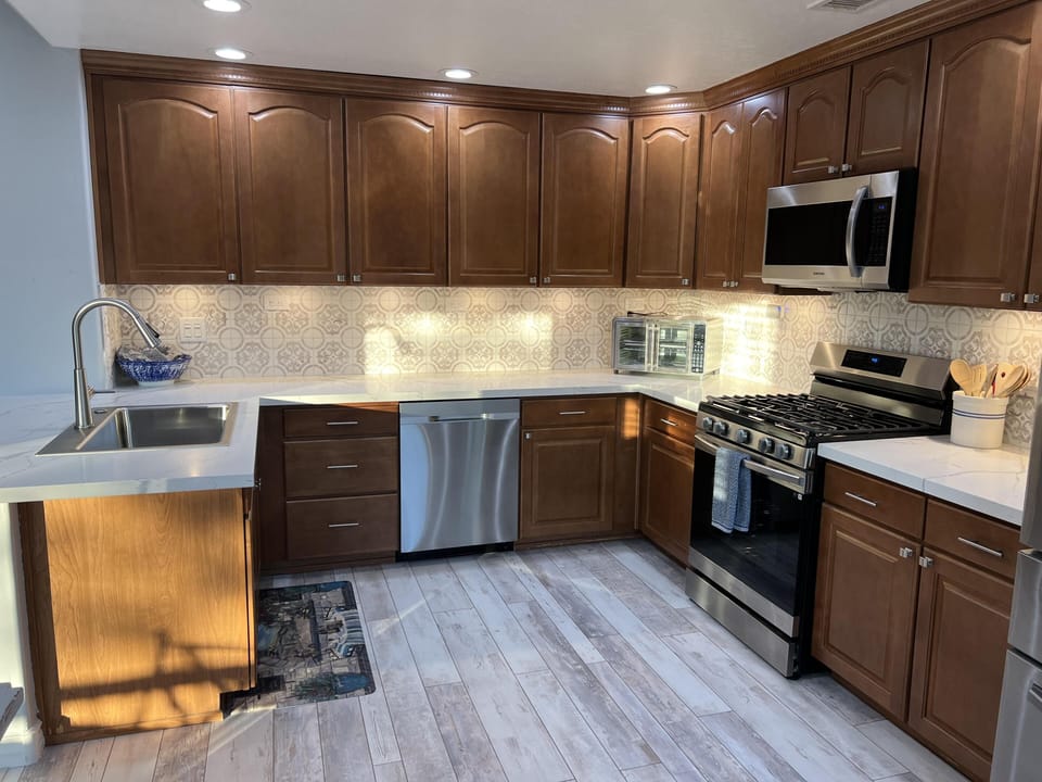 Stainless steel appliances throughout