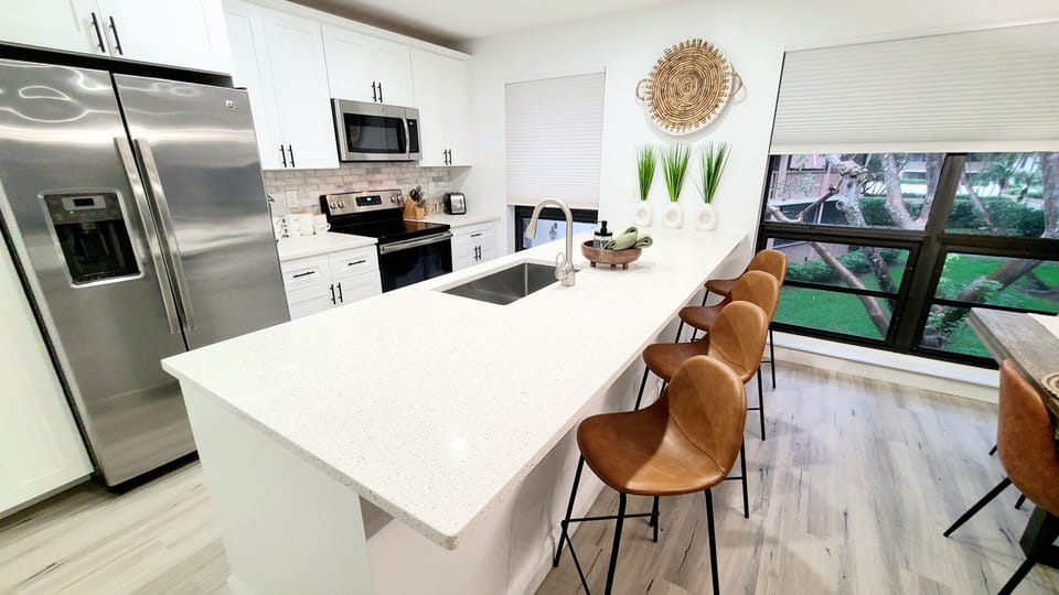 Nive Large Kitchen Island with Comfortable Barstools