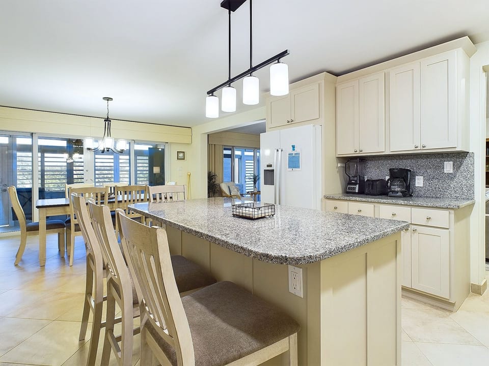 kitchen & extra seating 