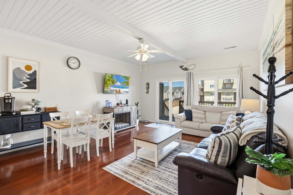 Living Area with large, flat screen TV - perfect for watching your favorite shows!