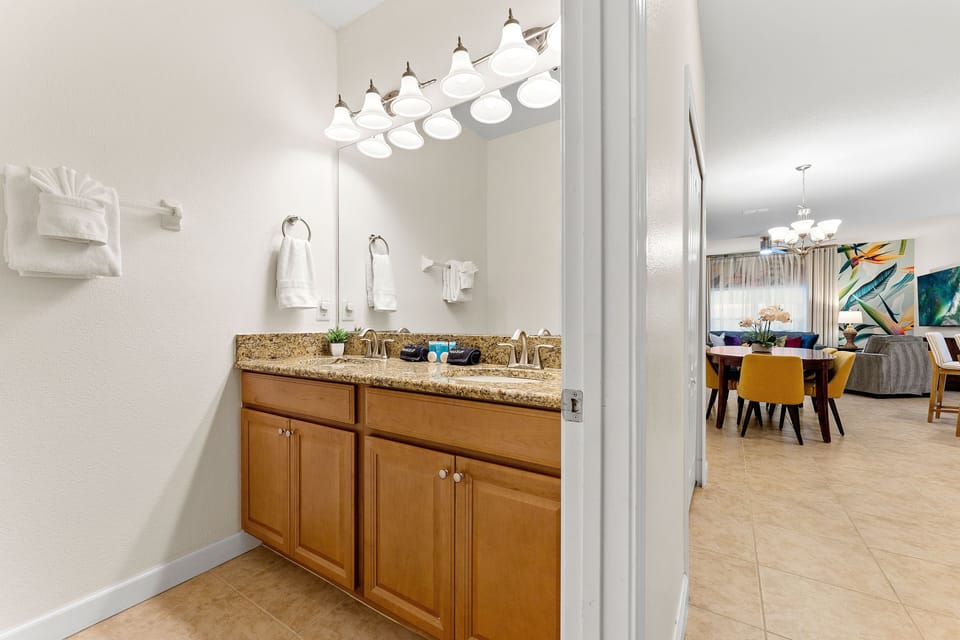 Downstairs full bathroom