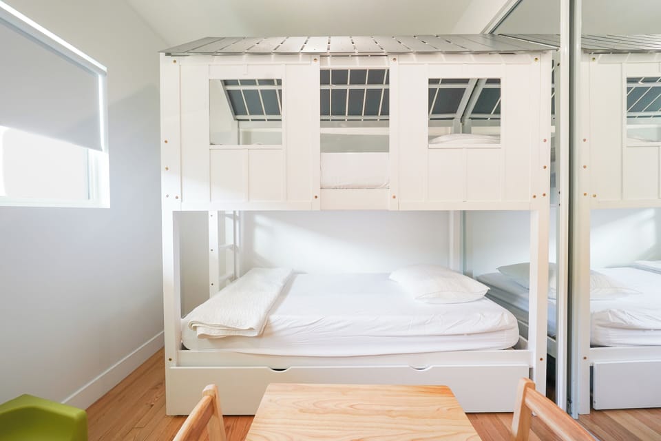 Kids room has a bunk bed and trundle - 3 Twin Beds