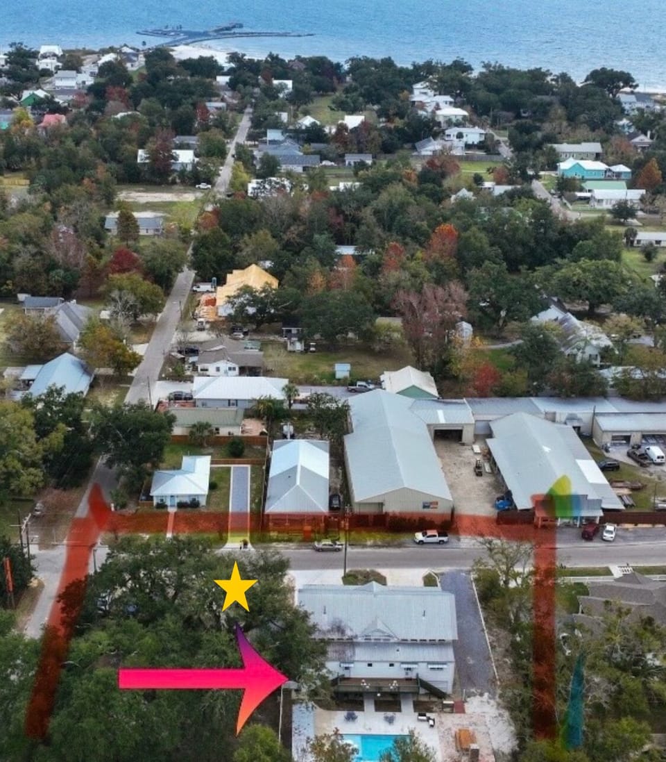 This gives you an idea of property size and privacy, 2 blocks to beach