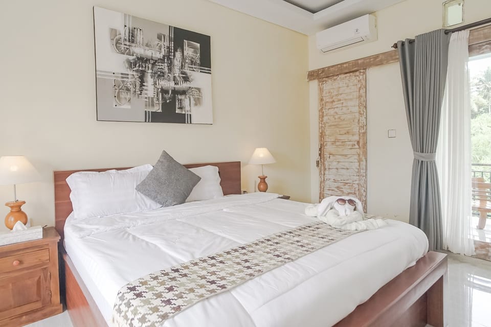 Deluxe Room Balcony with Jungle View | Desk, blackout drapes, free WiFi