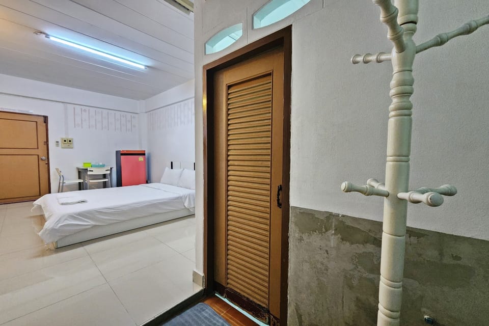 Standard Room | Desk, free WiFi, bed sheets