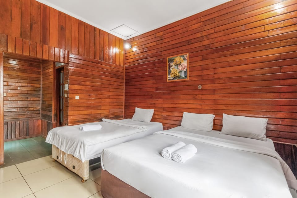 Deluxe Room | Desk, free WiFi, bed sheets