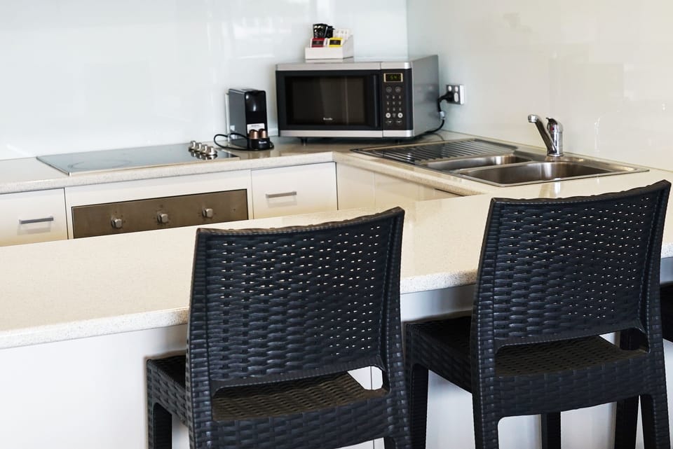 Townhome | Private kitchen | Full-size fridge, microwave, oven, stovetop