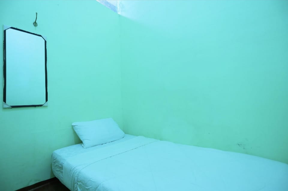 Economy Single Room | WiFi (free), bed sheets