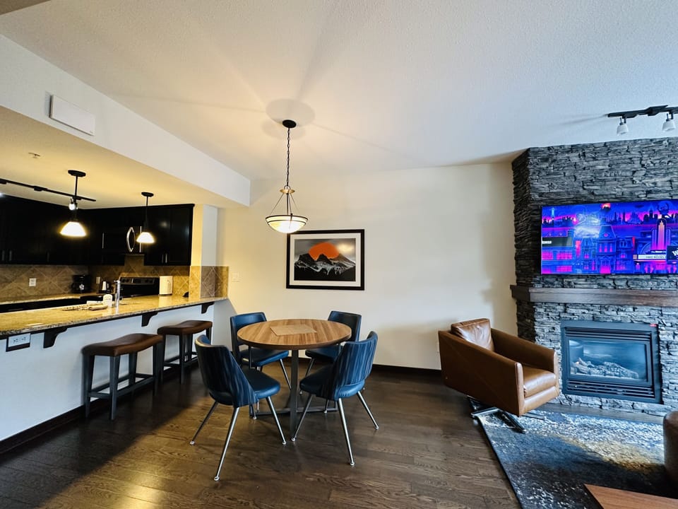 Family Suite | Private kitchen | Coffee/tea maker, fridge, microwave, oven