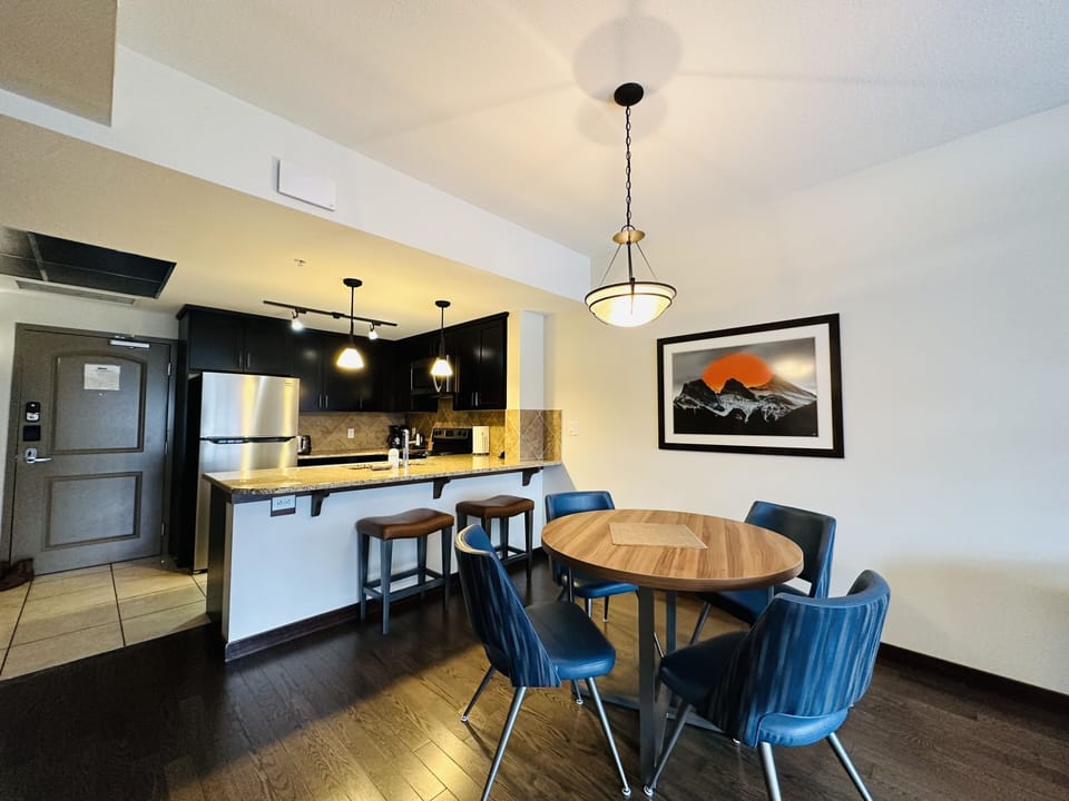 Family Suite | In-room dining
