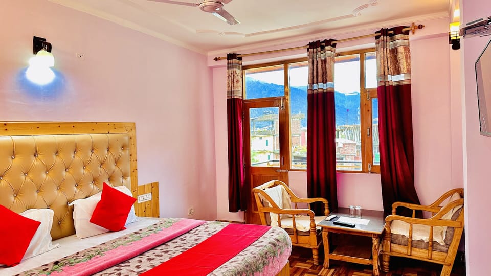 Super Deluxe Hill View Room with Balcony | Mountain view