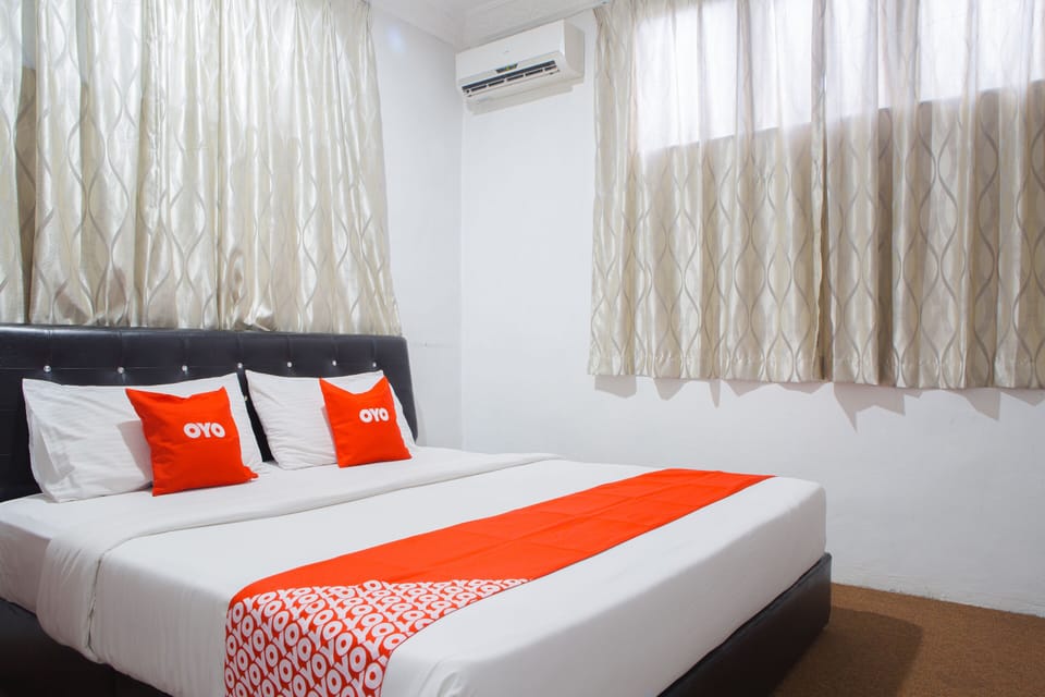 Deluxe Double Room, 1 King Bed | Laptop workspace, free WiFi, bed sheets