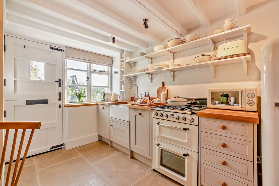 Rosewood Cottage Kitchen - StayCotswold