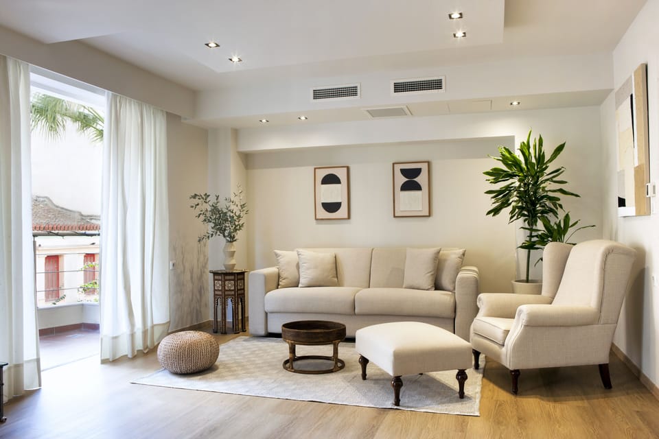 Living room / Akrokeramus - relaxing corner overlooking the pedestrian street.