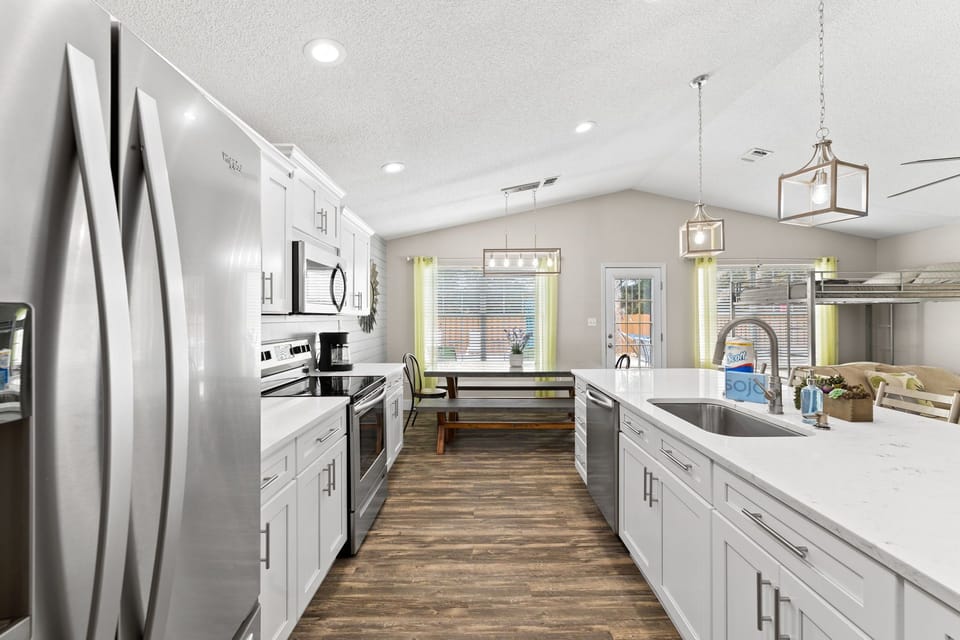 Plenty of room for multiple kitchen helpers.