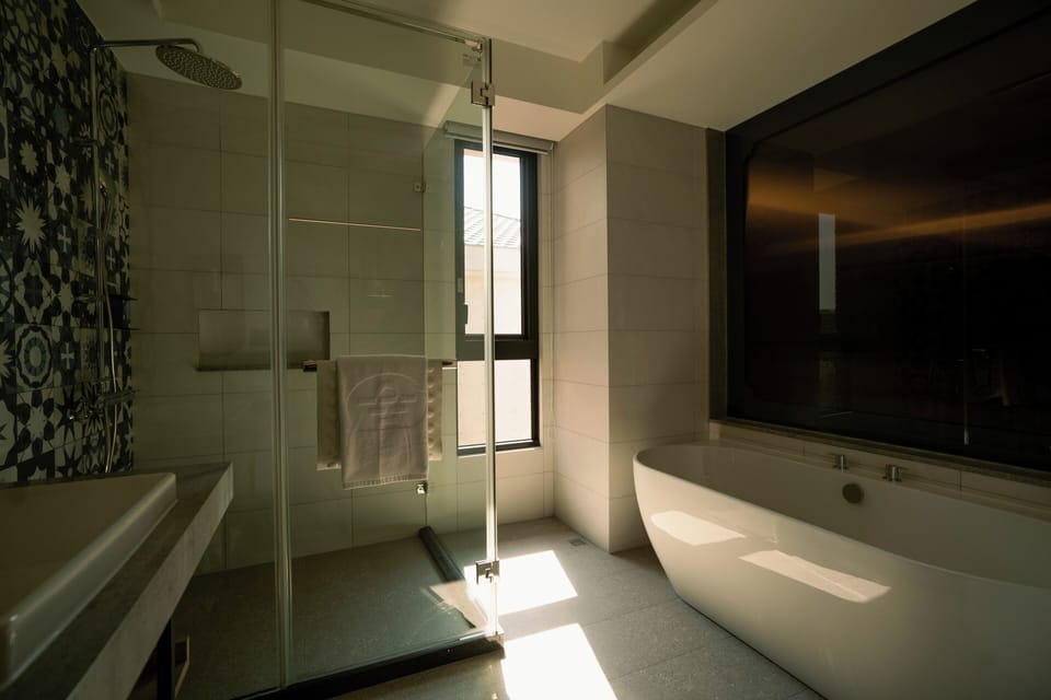 Elite Double Room | Bathroom | Separate tub and shower, eco-friendly toiletries, hair dryer, slippers