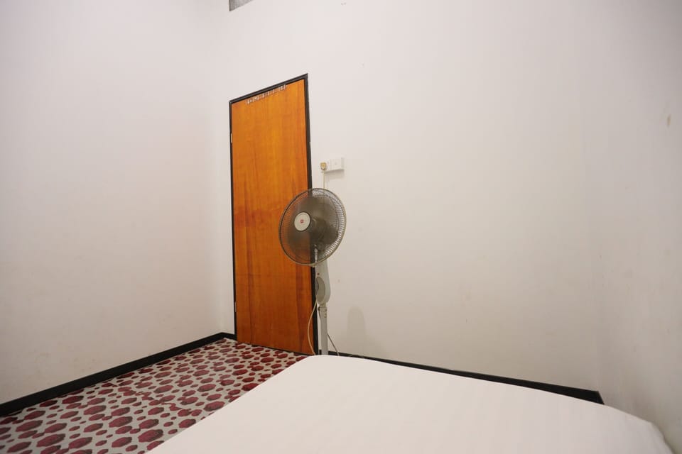 Economy Double Room | WiFi (free), bed sheets