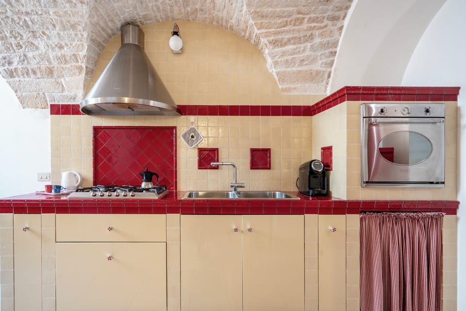 Traditional Studio | Private kitchen | Full-size fridge, electric kettle, eco-friendly cleaning products