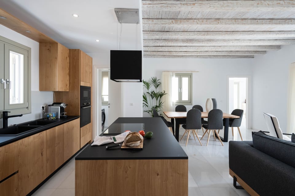 Panoramic Villa | Private kitchen | Oven, stovetop, espresso maker, coffee/tea maker