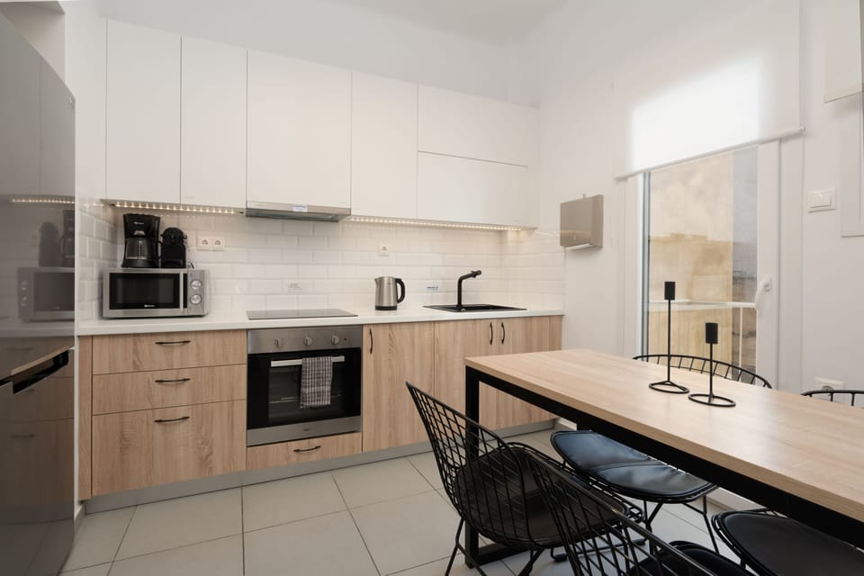 Exclusive Apartment | Private kitchen | Fridge, microwave, oven, stovetop