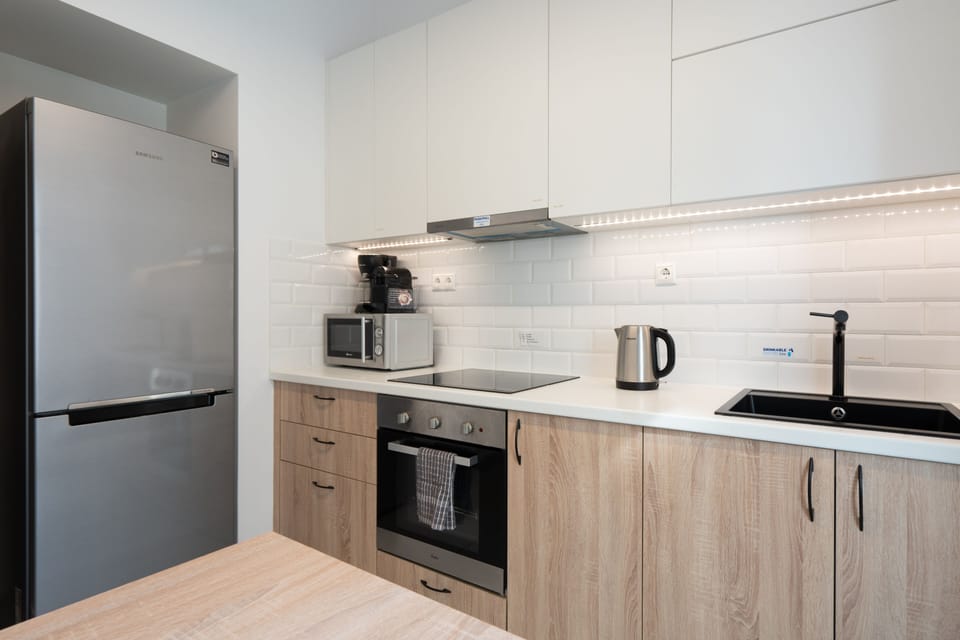 Exclusive Apartment | Private kitchen | Fridge, microwave, oven, stovetop
