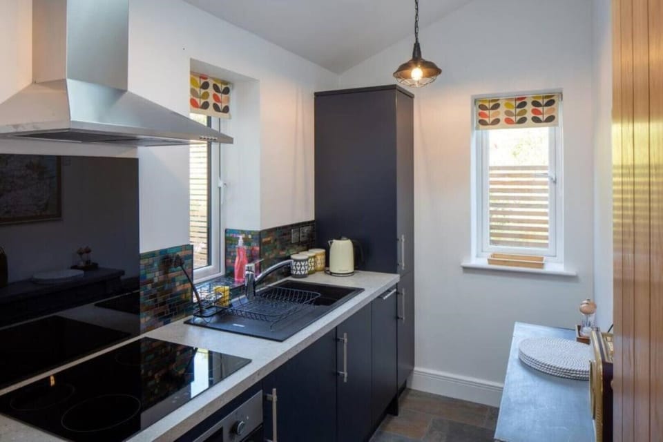 Fully fitted kitchen