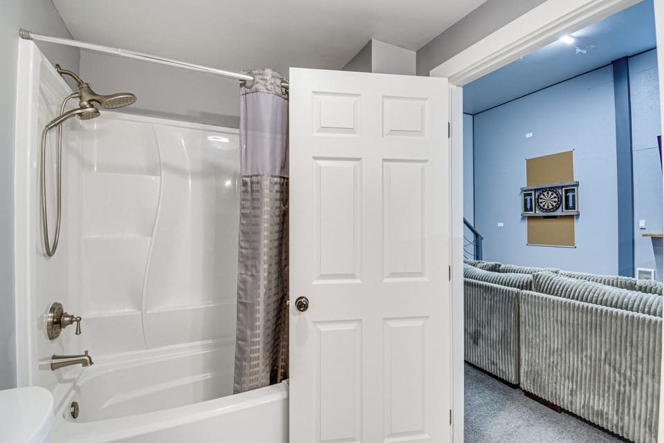 Westport Home w/ Hot Tub: 2 Blocks to Beach! Cottage in Westport