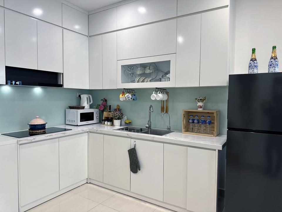 Family Apartment | Private kitchen | Full-size fridge, microwave, rice cooker, cookware/dishes/utensils