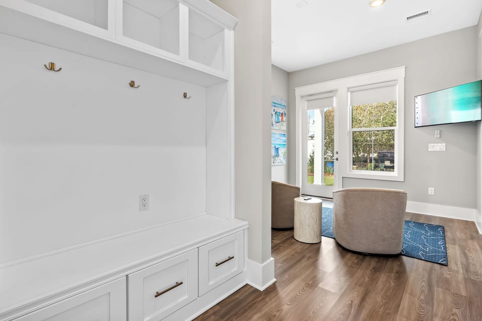 Entry mudroom with built-in storage—perfect for dropping bags, beach gear, and keeping everything organized.