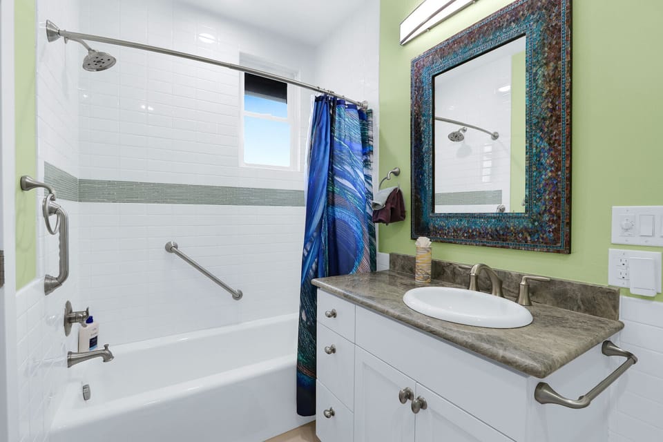 The ensuite has a shower/tub combo