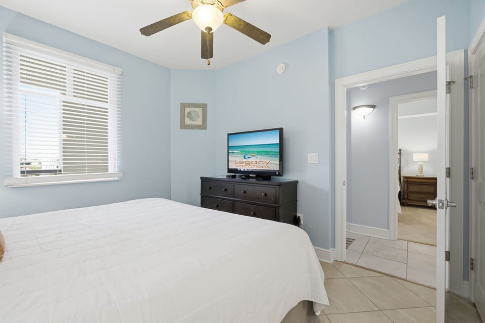 Azure #413 Bedroom #3 - King Bed