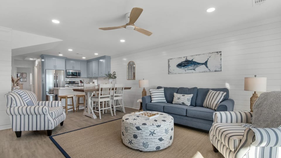 Destin Seafarer 211 Living Area