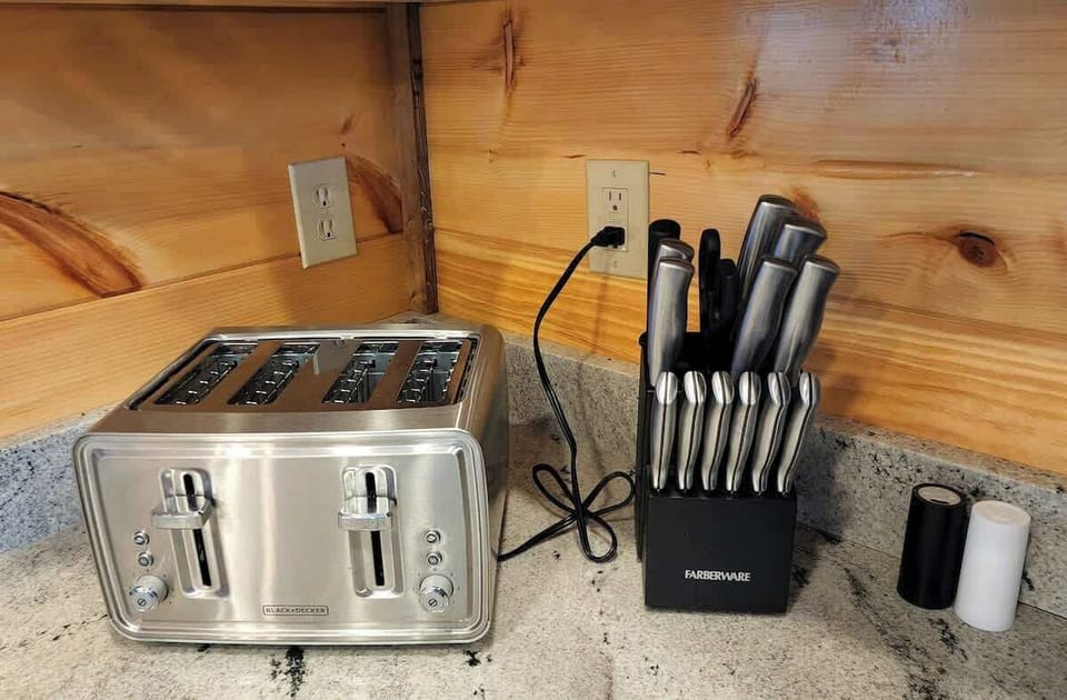 4 slice toaster and knife block 